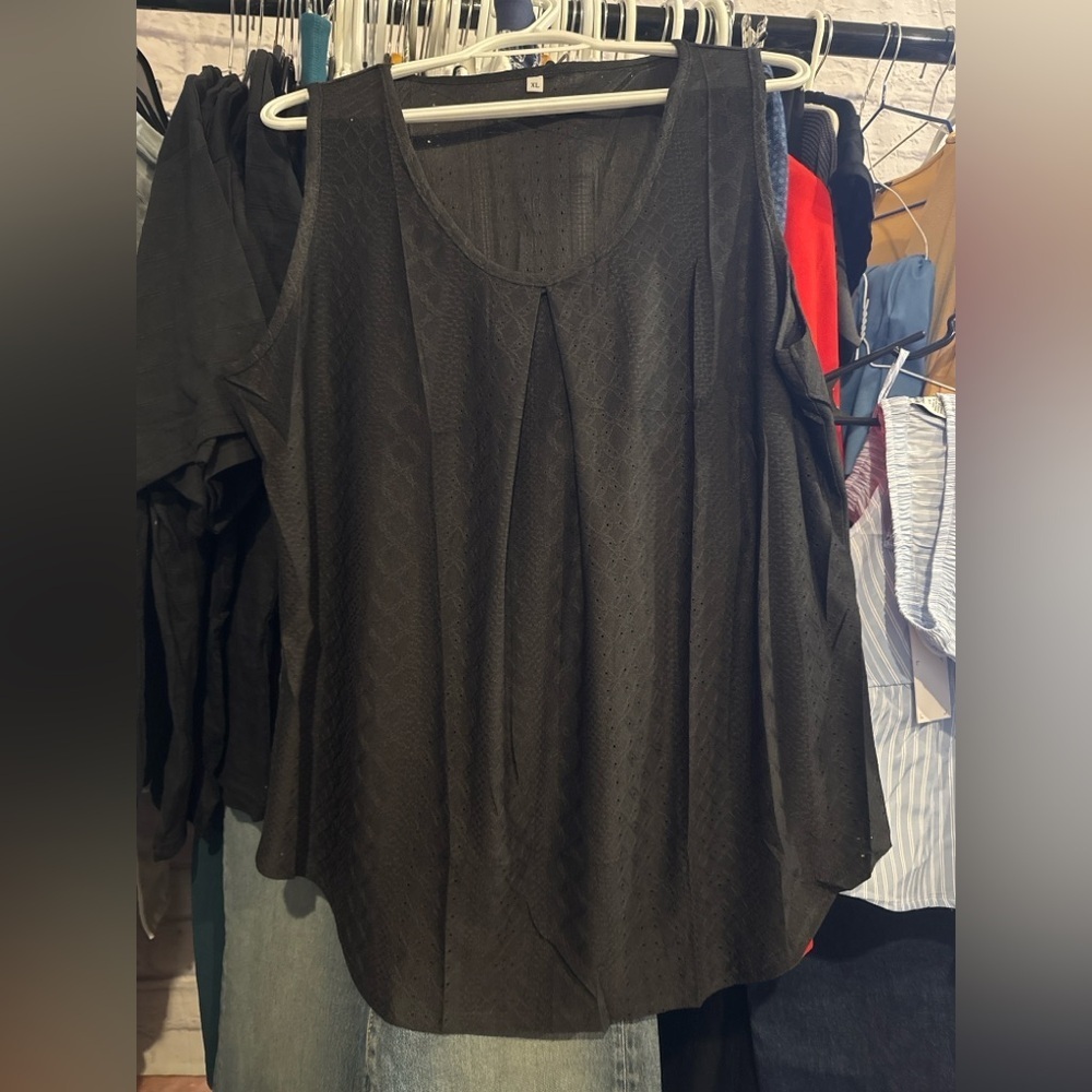 NWT • Elegant Black Sleeveless Top - Picture 2 of 3